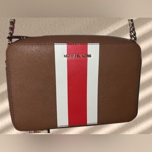 Michael kors crossbody purse .